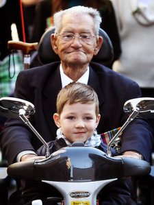 617226-anzac-day-2013