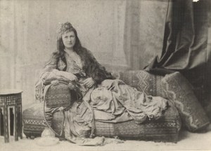Tasma_photographed_in_Turkish_costume